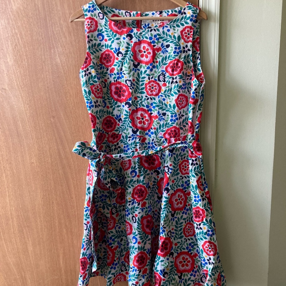 Floral sleeveless swing dress "Anya" in linen by Boden, size 12P, NWT